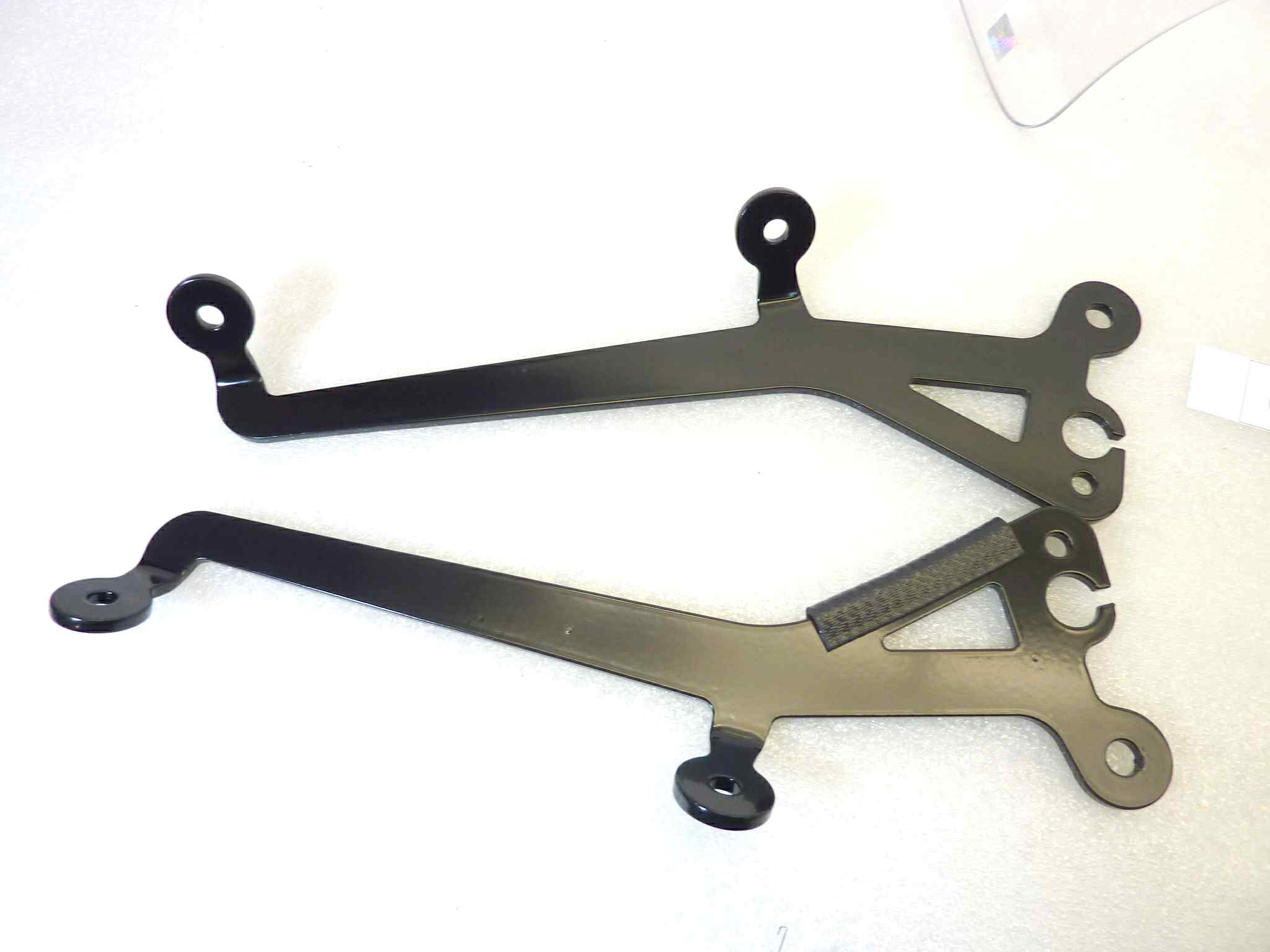 Plexiglass parabrezza Guzzi V7 Night Pack cupolino cod 2S001414 completo di staffe NUOVO fondo di magazzino, vedi foto, LEGGI DESCRIZIONE - immagine 4