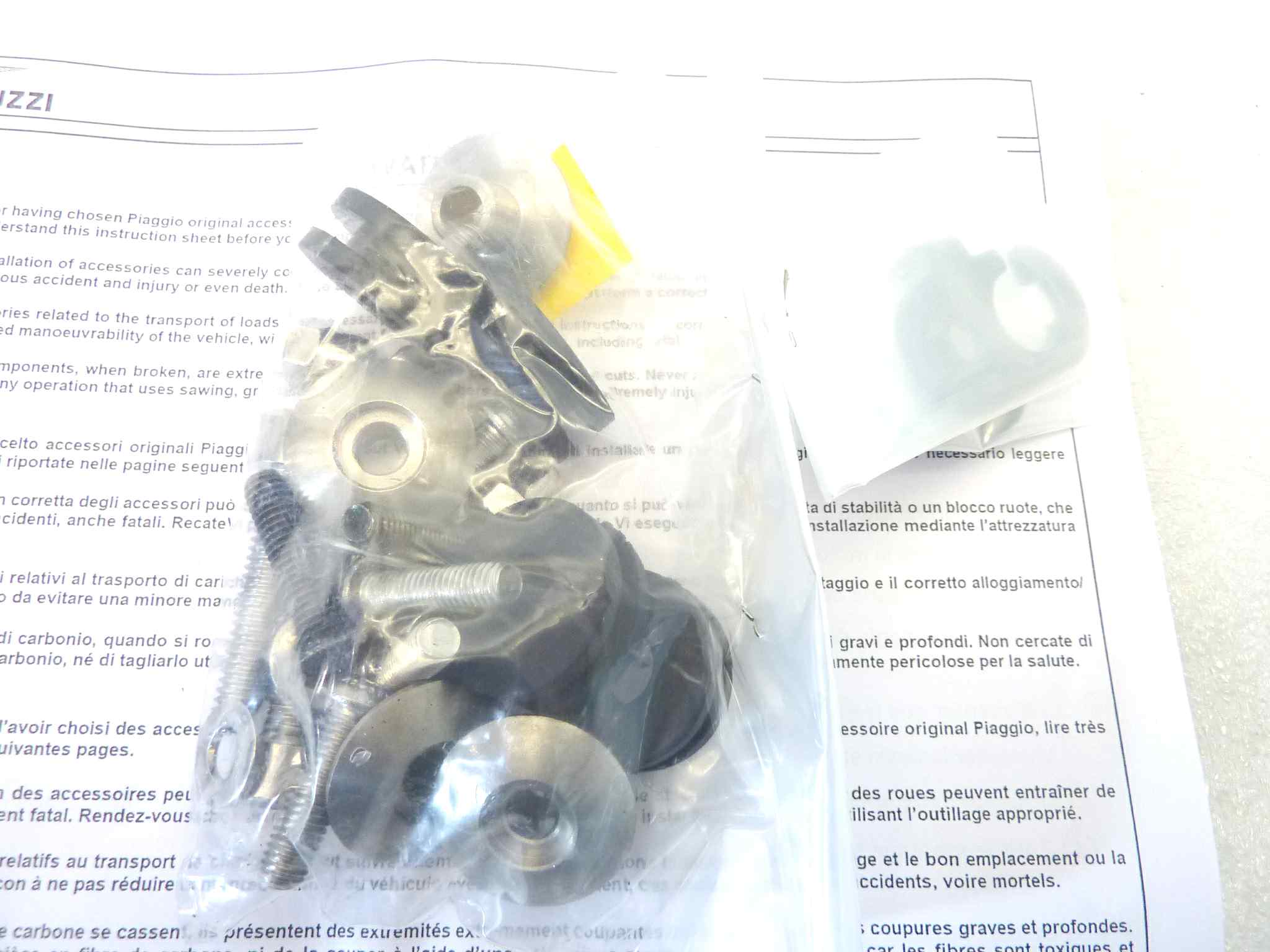 Plexiglass parabrezza Guzzi V7 Night Pack cupolino cod 2S001414 completo di staffe NUOVO fondo di magazzino, vedi foto, LEGGI DESCRIZIONE - immagine 5