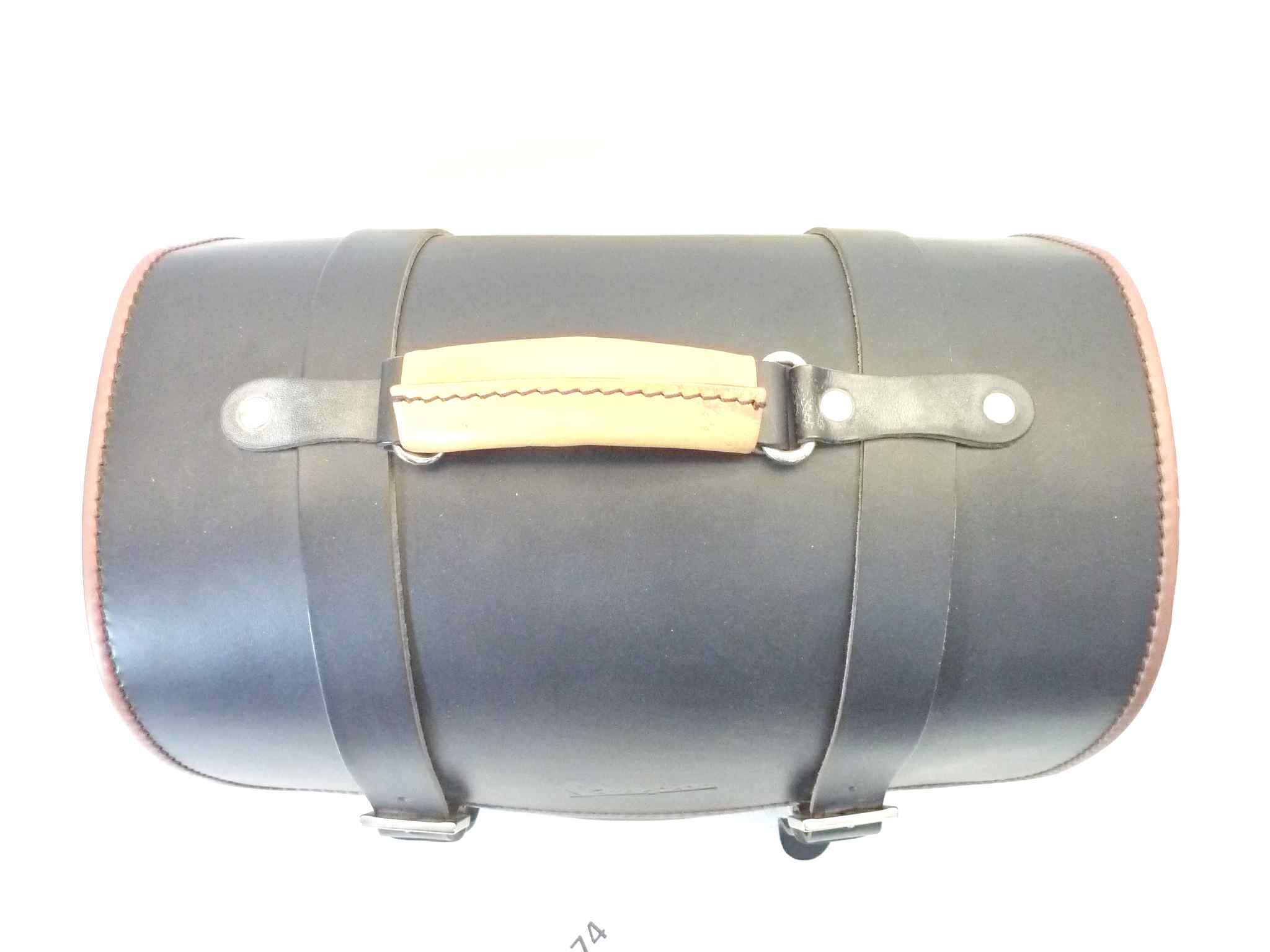 Borsa bauletto posteriore Cuoio 30 L Piaggio VESPA GTS GT GTV GRANTURISMO 125 - 200 - 250 - 300
VESPA 50 SPECIAL L R N - ET3 PRIMAVERA 125 - PK 50 S XL HP RUSH
VESPA PX / ARCOBALENO / MILLENIUM 125 - 150 - 200 / P125X P150X P200E
VESPA PRIMAVERA / SPRINT 50 - 125 - 150 - ELETTRICA - Dimensioni circa 370x260x320 mm
Capacità: circa 30 litri cod 605887M00N NUOVO fondo di magazzino, vedi foto, LEGGI DESCRIZIONE - immagine 9