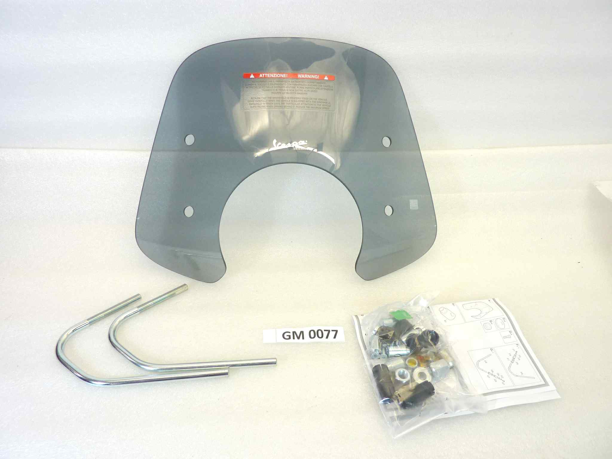 Plexiglass parabrezza Piaggio Vespa Primavera 50 125 150 kit originale cod 1B000909 completo di staffe NUOVO fondo di magazzino, vedi foto, LEGGI DESCRIZIONE